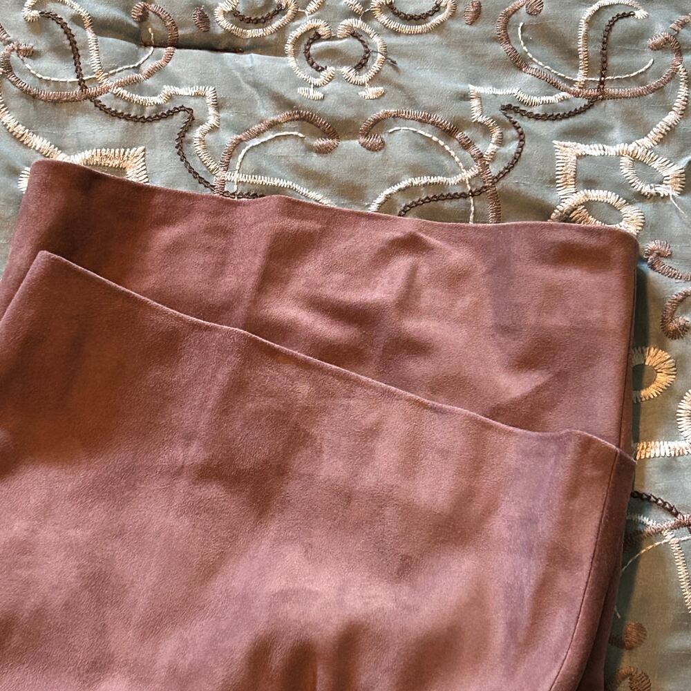 Brunello Cucinelli Suede Trousers Pleated Straight-Leg
Ankle size 12 - Picture 9 of 9